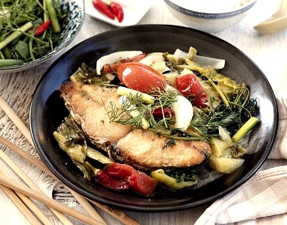 Stew mackerel with pickled green mustard and dill (by nguoiyeuamthuc)